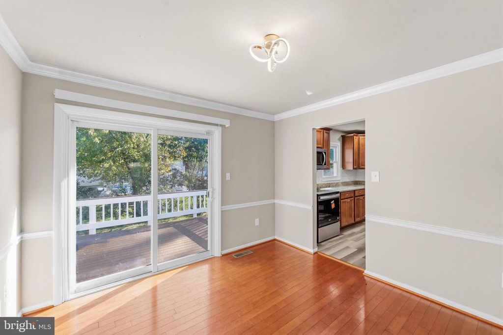 Image 9 of property listing at 4925 KIRKDALE DR, Woodbridge, VA 22193