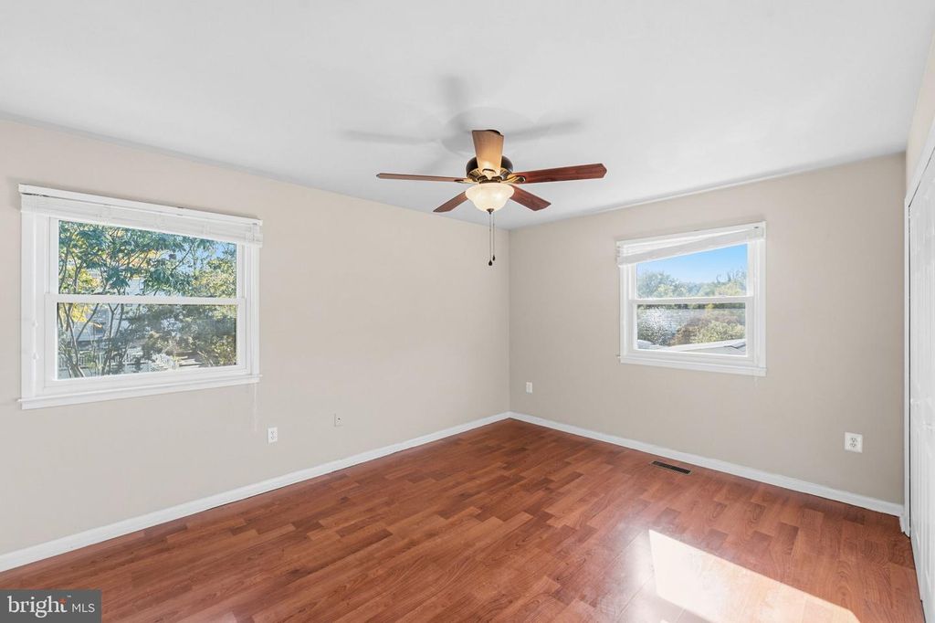 Image 10 of property listing at 4925 KIRKDALE DR, Woodbridge, VA 22193