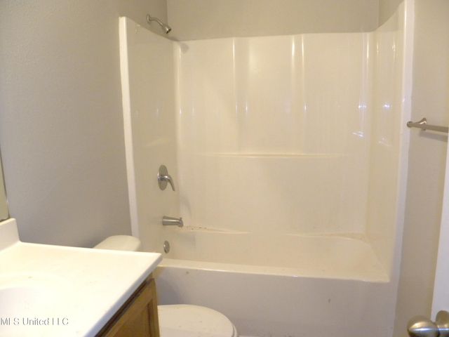 2425 Esplanade Street, B, Ocean Springs, MS 39564