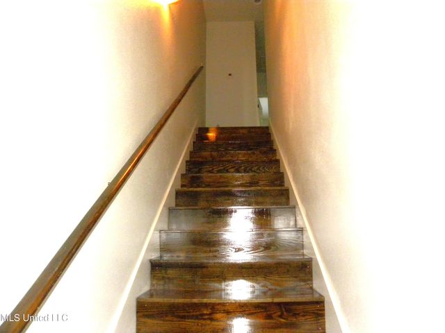 2425 Esplanade Street, B, Ocean Springs, MS 39564