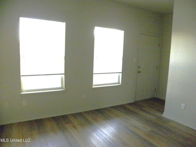 2425 Esplanade Street, B, Ocean Springs, MS 39564