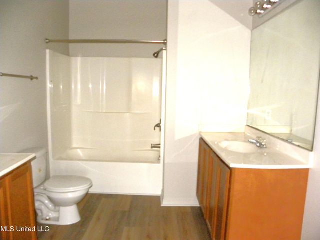 2425 Esplanade Street, B, Ocean Springs, MS 39564