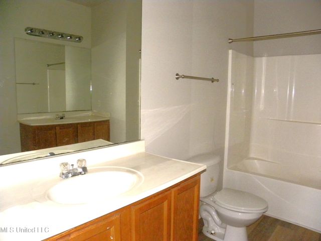 2425 Esplanade Street, B, Ocean Springs, MS 39564