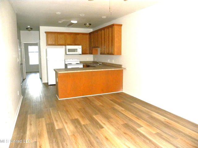 2425 Esplanade Street, B, Ocean Springs, MS 39564