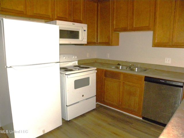 2425 Esplanade Street, B, Ocean Springs, MS 39564