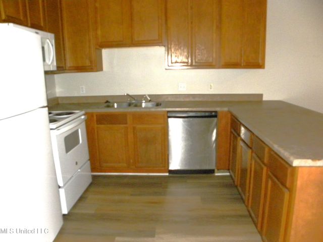 2425 Esplanade Street, B, Ocean Springs, MS 39564