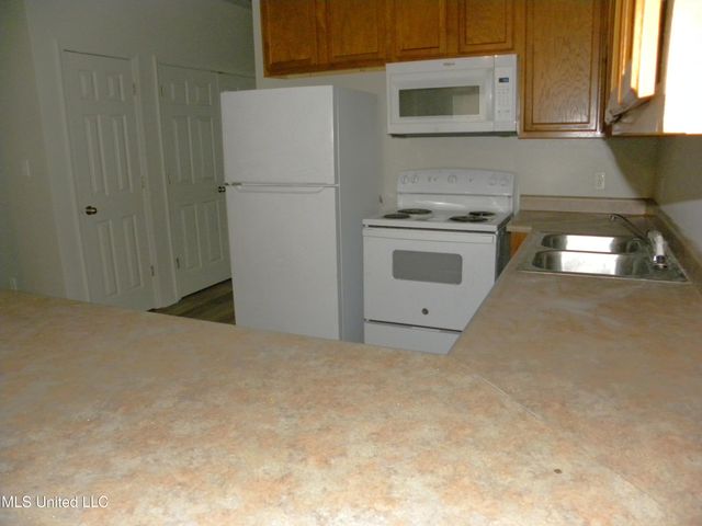 2425 Esplanade Street, B, Ocean Springs, MS 39564