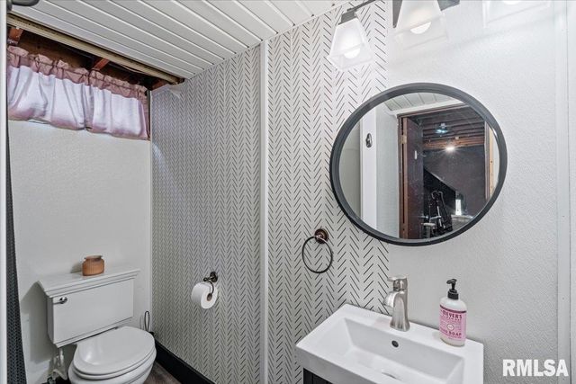 102 AMBER Lane, Geneseo, IL 61254