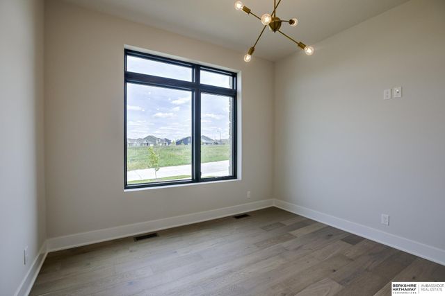 20119 U Street, Omaha, NE 68135