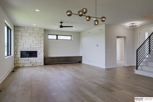 20119 U Street, Omaha, NE 68135