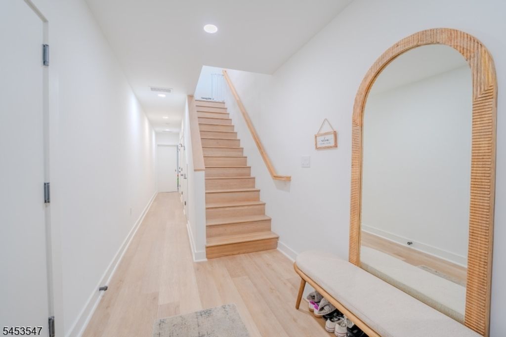 5 Harbor Front Plz, Elizabeth City, NJ 07206 — photo 2
