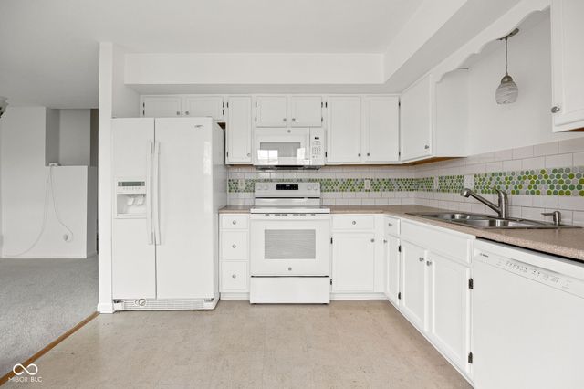 10877 Washington Bay Drive, Fishers, IN 46037