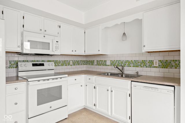 10877 Washington Bay Drive, Fishers, IN 46037