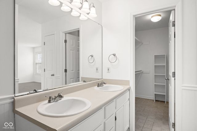 10877 Washington Bay Drive, Fishers, IN 46037