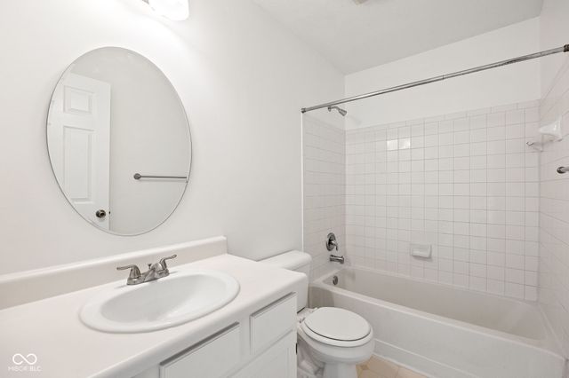 10877 Washington Bay Drive, Fishers, IN 46037