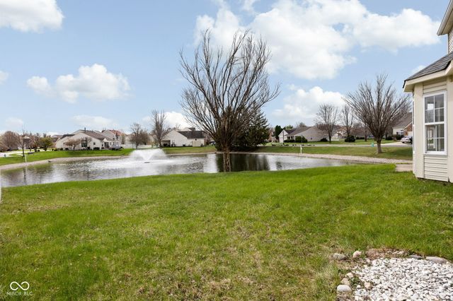 10877 Washington Bay Drive, Fishers, IN 46037