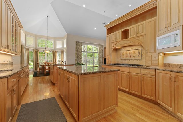 1741 Stanford Court, Lake Forest, IL 60045