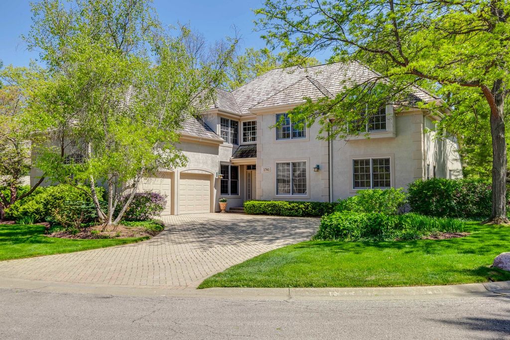 1741 Stanford Court, Lake Forest, IL 60045