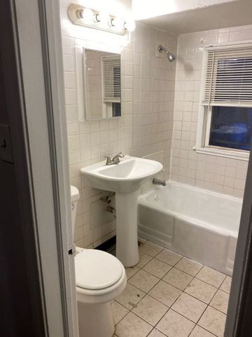 9924 S Hoxie Avenue, Chicago, IL 60617