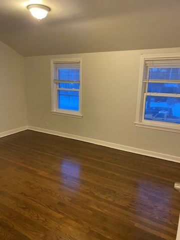 9924 S Hoxie Avenue, Chicago, IL 60617