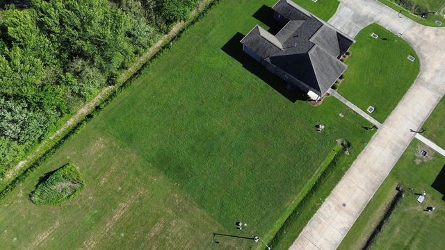 287 Le Belle Maison Drive, Raceland, LA 70301