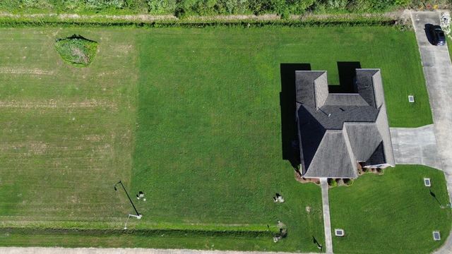 287 Le Belle Maison Drive, Raceland, LA 70301