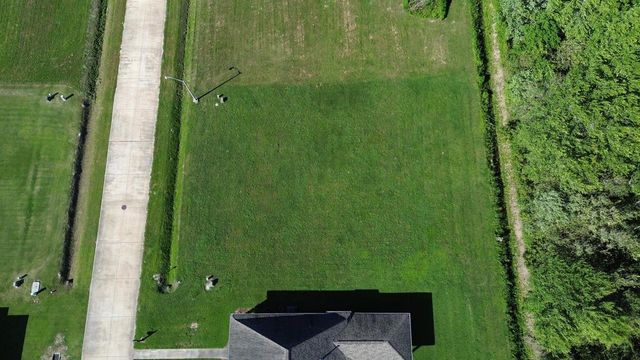 287 Le Belle Maison Drive, Raceland, LA 70301