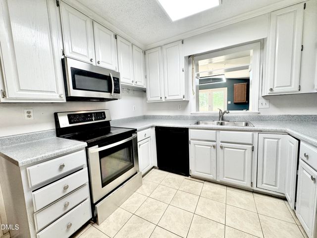 322 S Dixon Avenue, Cary, NC 27511