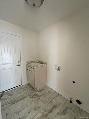 1089 Camellia Circle 31, Howell, MI 48843