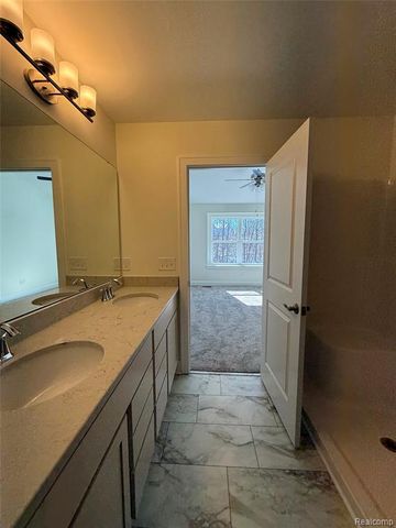 1089 Camellia Circle 31, Howell, MI 48843