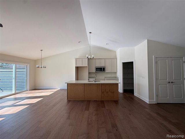 1089 Camellia Circle 31, Howell, MI 48843