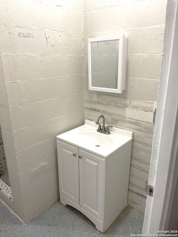 1007 EL PASO ST, San Antonio, TX 78207