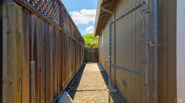 489 Pollard Way, Windsor, CA 95492