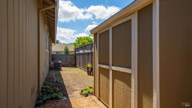 489 Pollard Way, Windsor, CA 95492