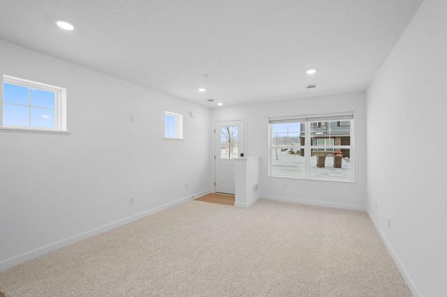 5225 Long Pointe Pass, Woodbury, MN 55129