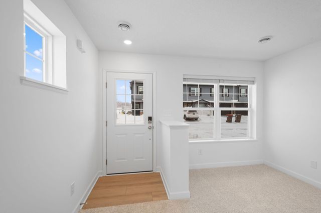 5225 Long Pointe Pass, Woodbury, MN 55129