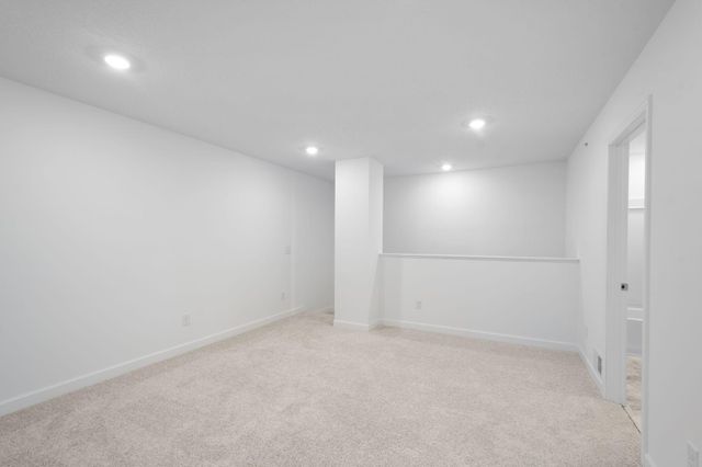 5225 Long Pointe Pass, Woodbury, MN 55129