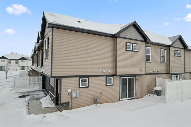 5225 Long Pointe Pass, Woodbury, MN 55129