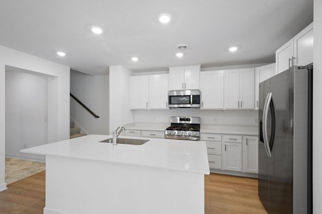 5225 Long Pointe Pass, Woodbury, MN 55129