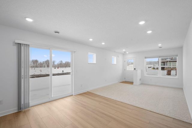 5225 Long Pointe Pass, Woodbury, MN 55129