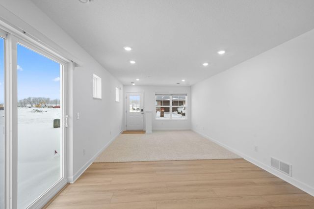 5225 Long Pointe Pass, Woodbury, MN 55129