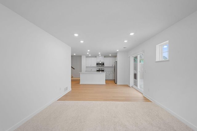 5225 Long Pointe Pass, Woodbury, MN 55129