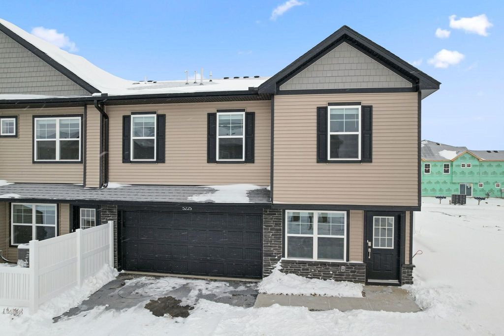 5225 Long Pointe Pass, Woodbury, MN 55129