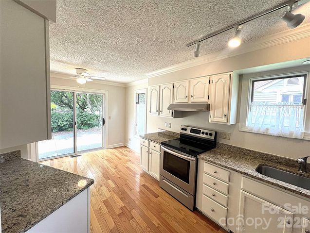 108 Glenbrook Drive, Hendersonville, NC 28739