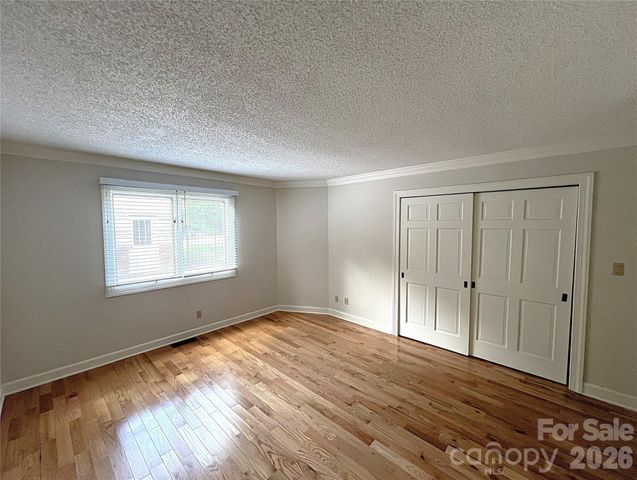 108 Glenbrook Drive, Hendersonville, NC 28739