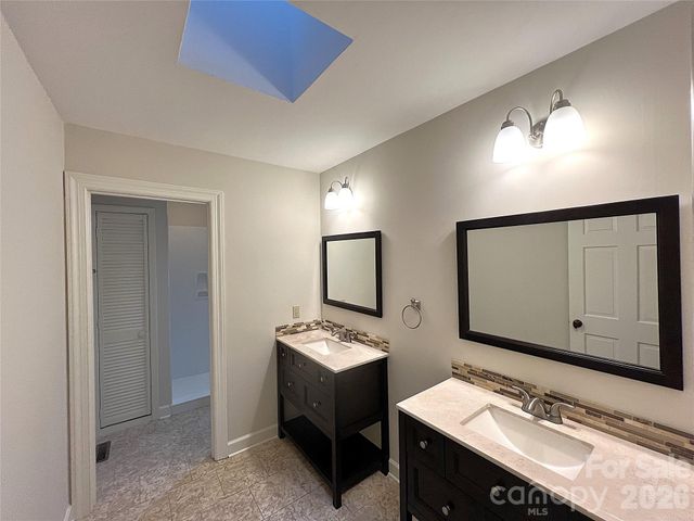 108 Glenbrook Drive, Hendersonville, NC 28739