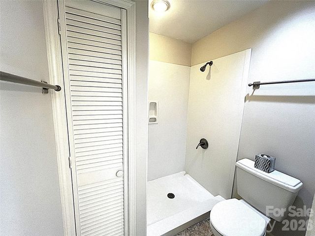 108 Glenbrook Drive, Hendersonville, NC 28739