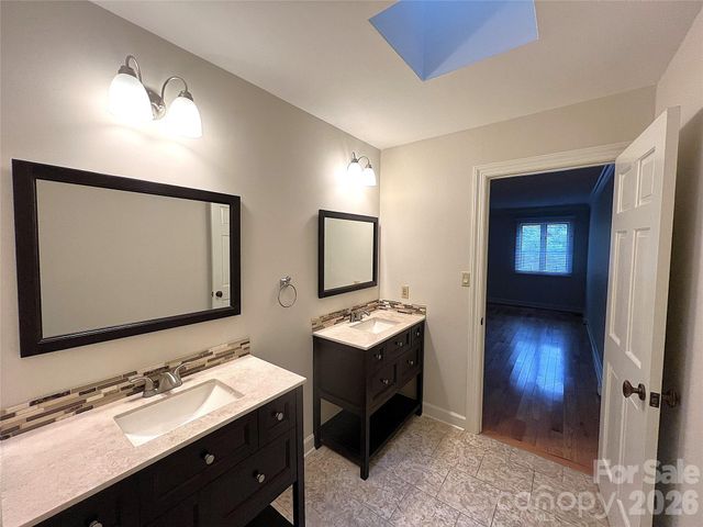 108 Glenbrook Drive, Hendersonville, NC 28739