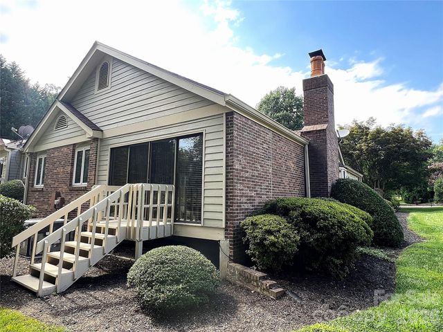 108 Glenbrook Drive, Hendersonville, NC 28739