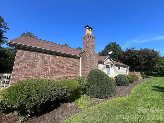 108 Glenbrook Drive, Hendersonville, NC 28739